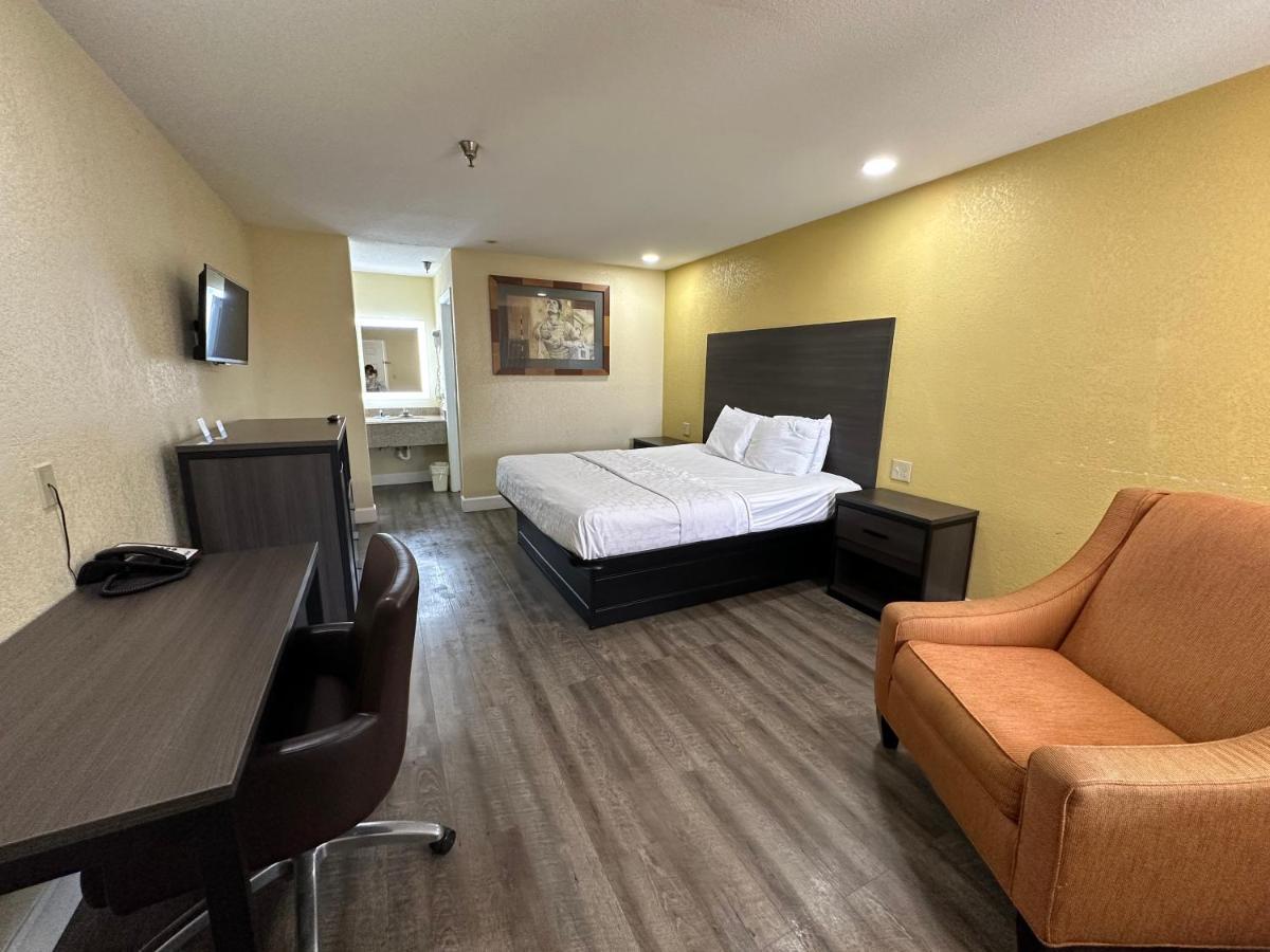 Rodeway Inn & Suites Hwy 290 Nw Houston Exterior foto